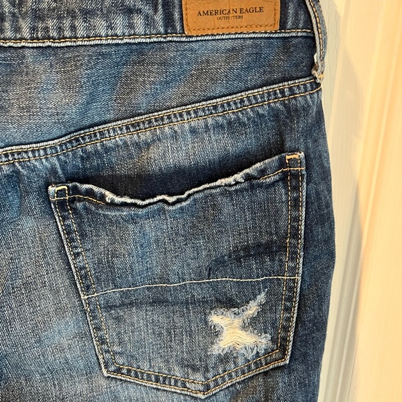 American Eagle Outfitters (AEO) destroyed denim shorts buttonfly SZ 6 - Picture 5 of 6